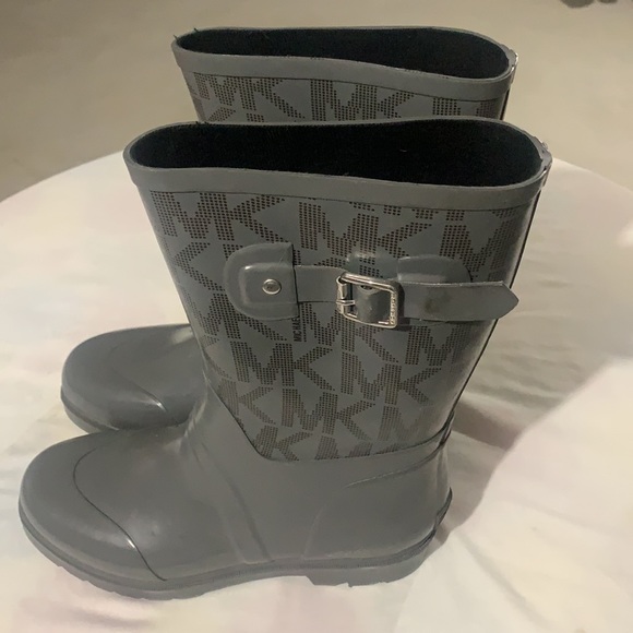 COPY - Michael Kors rain boots - Picture 2 of 7